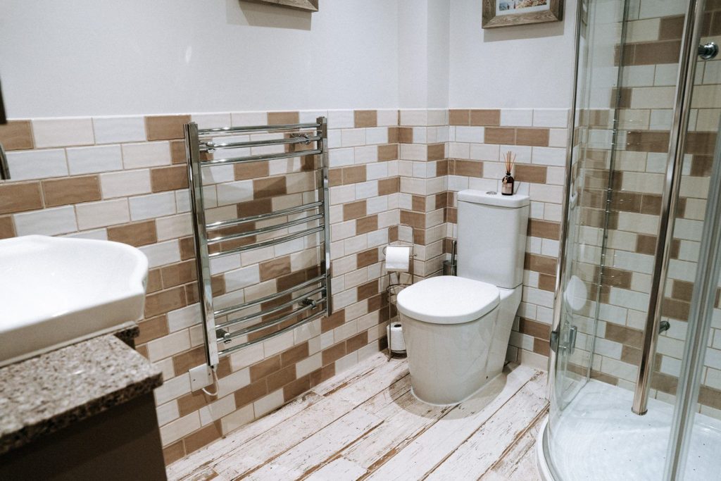 Secret Retreat St Davids Twin Bedroom En Suite