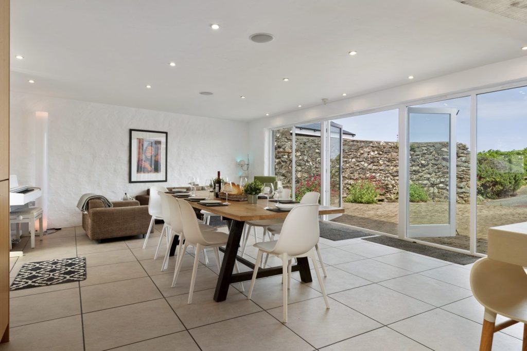 Joyful House Abereiddy Dining Area