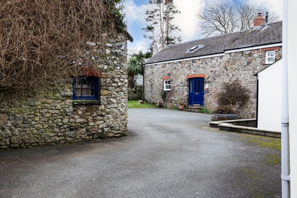 The Longhouse image