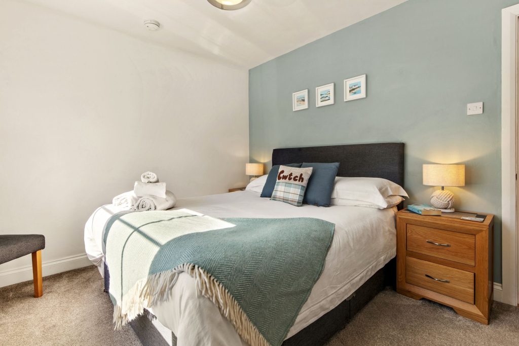 Yn Y Ty Bedroom 1