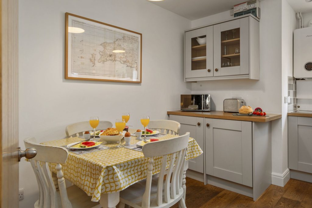 Yn Y Ty dining room