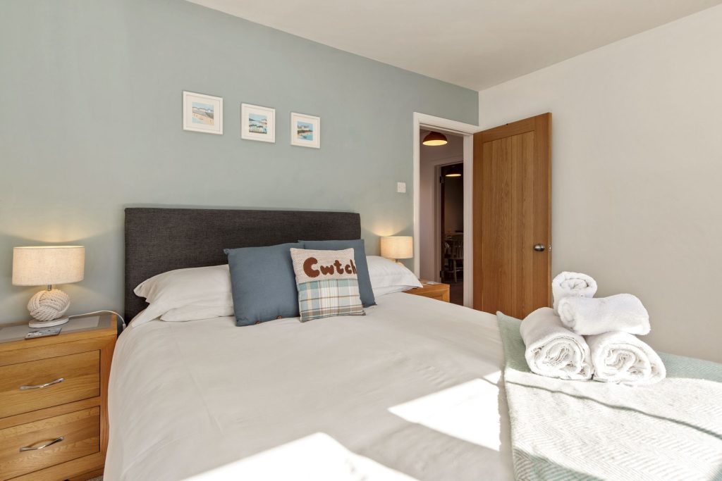 Yn Y Ty bedroom 1 