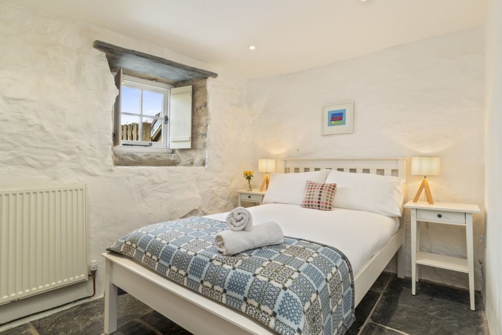 Yr Ydlan Abereiddy Double Bedroom 