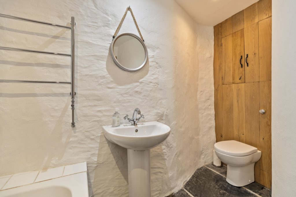 Yr Ydlan Abereiddy Bathroom 2