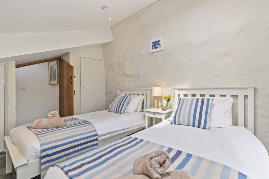 Yr Ydlan Abereiddy Twin Bedroom 2
