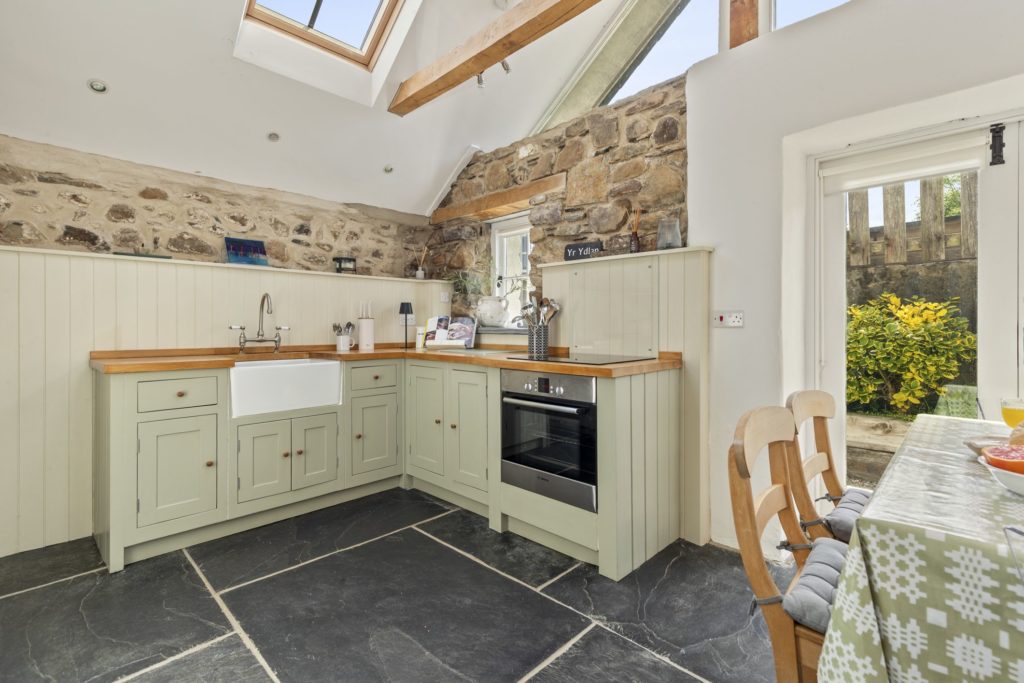 Yr Ydlan Abereiddy kitchen