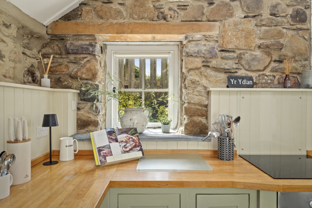 Yr Ydlan Abereiddy kitchen 3