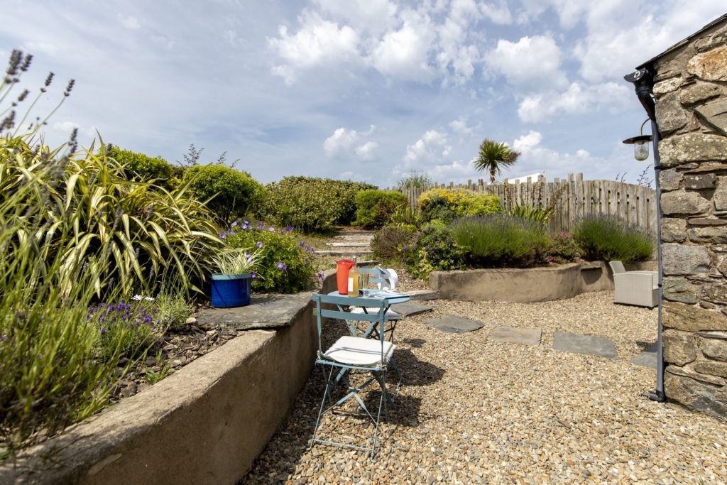 Yr Ydlan Abereiddy exterior and patio