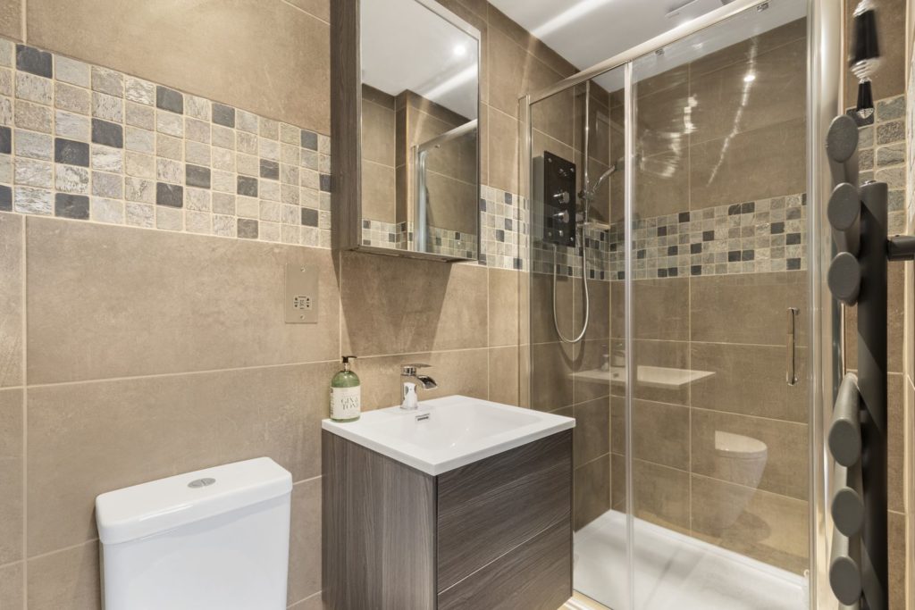 Skylarks St Davids En Suite